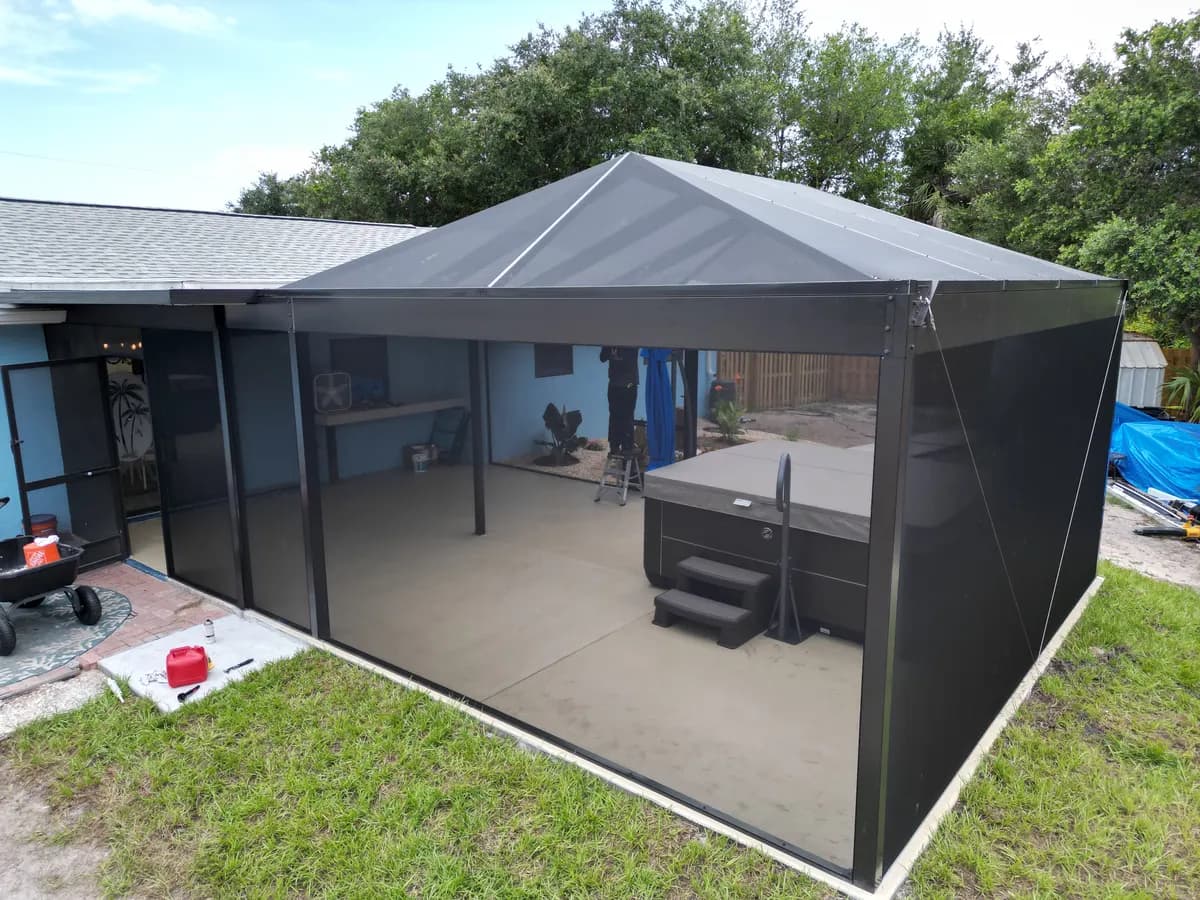 Furnished screened lanai outdoor living space